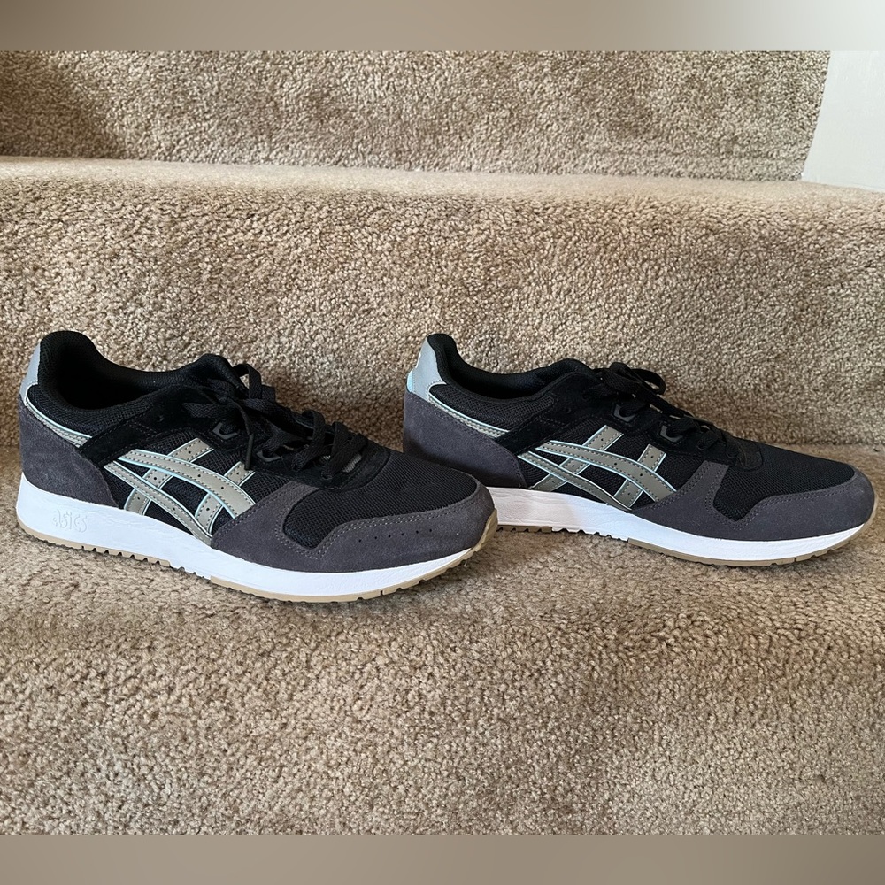 ASICS Lyte like new